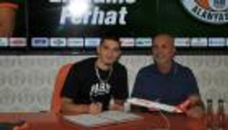 الميركاتو الصيفي.. الجزائري زين الدين فرحات ينضم لنادٍ جديد