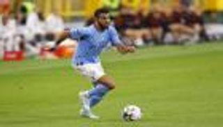 "أحلم بالأرقام القياسية".. رياض محرز يبرر استمراره مع مانشستر سيتي