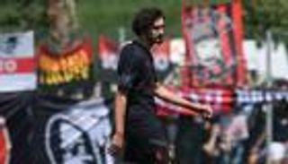 "الرسام" ياسين عدلي يلهب حماس جماهير ميلان