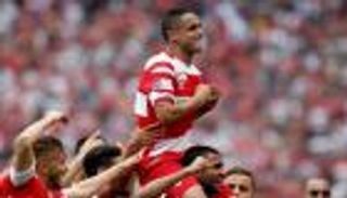 على طريقة روجيه ميلا.. "أسطورة" الإفريقي يعود للملاعب بعد الاعتزال 