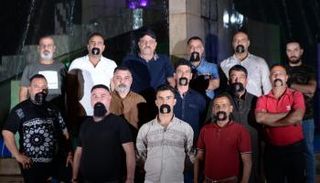 اعضاء من فريق رابطة 