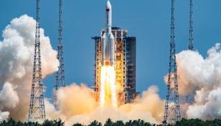 لحظة إطلاق الصاروخ الصيني