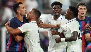 وشم سيرجيو بوسكيتس لاعب برشلونة