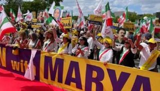 جانب من المسيرة التي نظمتها المعارضة الإيرانية في برلين