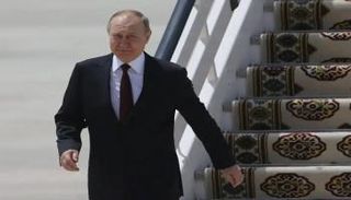 الرئيس الروسي فلاديمير بوتين لحظة وصوله طهران - أرشيفية