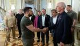 وفد أمريكي رفيع في كييف.. تعهد بضمان استمرار دعمها