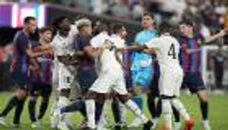 بسبب رودريجو.. مشادة بالأيدي تشعل مباراة ريال مدريد وبرشلونة (فيديو)