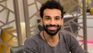 محمد صلاح نجم ليفربول في أحد المطاعم