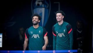 كورتس جونز ومحمد صلاح في تدريبات ليفربول