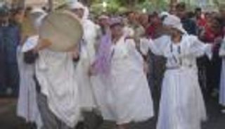 "النّايْلي".. قصة فريدة لرقصة "الحمامة والمقاتل" في الجزائر (فيديو)