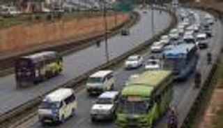 24 قتيلاً جراء سقوط حافلة بوادي نهر في كينيا