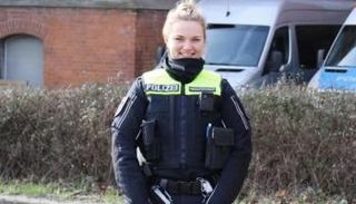  الضابطة آنا جيندرني