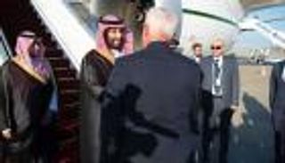 ولي العهد السعودي يصل اليونان في زيارة رسمية