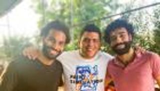 مخرج "مو أيقونة عالمية" يكشف لـ"العين الإخبارية" تفاصيل التصوير في 5 مدن وعام من العمل