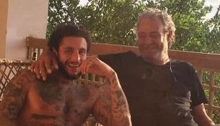 الفنان المصري فاروق الفيشاوي وابنه أحمد - أرشيفية