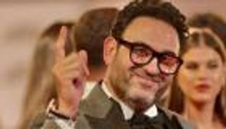 بعد حذف أغنية "للي".. دعوة لشطب أكرم حسني من النقابات الفنية بمصر