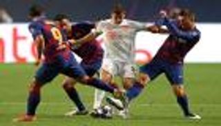 ليفاندوفسكي يجيب.. ماذا قال للاعبي برشلونة عن مباراة 8-2؟
