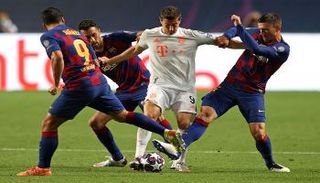 روبرت ليفاندوفسكي مهاجم بايرن ميونخ السابق ضد برشلونة