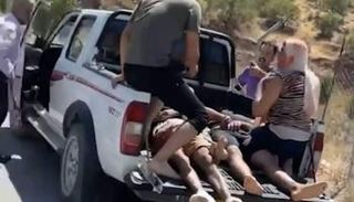 سيارة مدنية تحمل ضحايا وقعوا في قصف منتجع دهوك