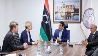 محمد المنفي والسفيرة البريطانية