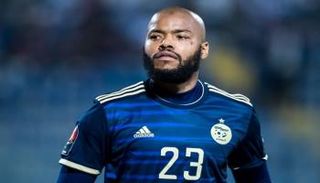 رايس مبولحي حارس منتخب الجزائر