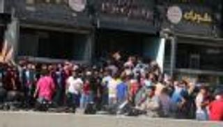 أزمة "الرغيف" في لبنان.. بيع بالهوية واتهامات تلاحق السوريين