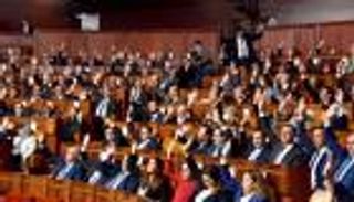 15 يوما عطلة عند الولادة.. البرلمان المغربي يمنح الأب قانونا جديدا