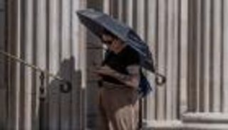 5 نصائح موضة عليك اتباعها في موجة الحر.. منها اختيار الألوان