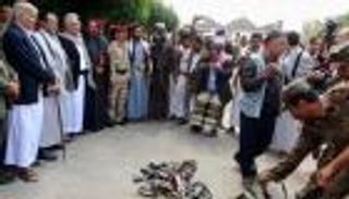 شراء الأسلحة بأسعار خيالية.. "مؤامرة" حوثية لإفراغ قوة قبائل اليمن