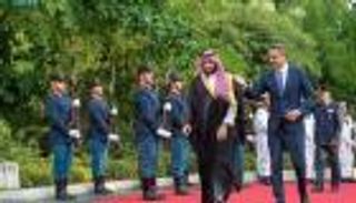 ولي العهد السعودي يغادر اليونان ويتوجه إلى باريس