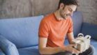 5 أفكار هدايا رجالي 2022.. وأهم النصائح لاختيار الهدية