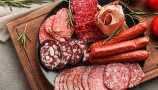 أصناف متنوعة من اللحوم المجمدة