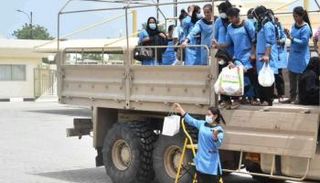 جانب من إخلاء المدنيين في الفجيرة لمناطق الإيواء 