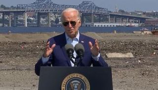 الرئيس الأمريكي جو بايدن ومعضلة التغير المناخي