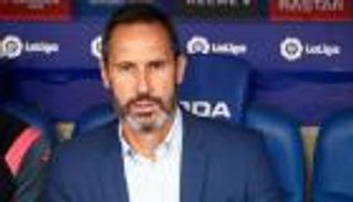 ليس صاحب فضيحة برشلونة.. الشباب السعودي يعلن مدربه الجديد