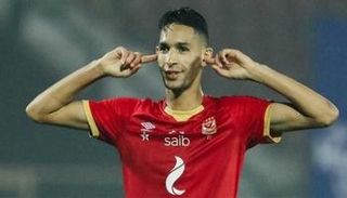 بدر بانون مدافع الأهلي المصري السابق