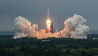 لحظة انطلاق الصاروخ الصيني