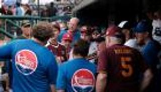 بعيدا عن السياسة.. هزيمة لحزب بايدن تحت المطر وهتاف المحتجين