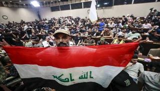 أنصار الصدر عقب اقتحام البرلمان (أ ف ب)