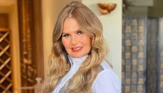 الفنانة يسرا