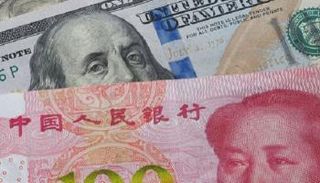 اليوان الصيني والدولار الأمريكي