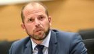 برلماني بلجيكي يحذر الأوروبيين من السفر إلى إيران