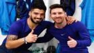 رغم العداوة التاريخية.. ميسي يستقبل لويس سواريز في ناديه الجديد