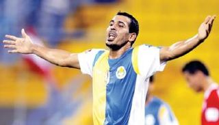 يونس محمود توج هدافاً للدوري القطري مرتين