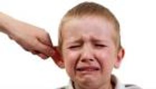 حرقت مناطق حساسة.. القبض على مصرية عذبت طفل زوجها