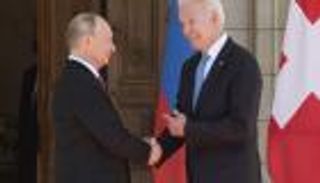 بوتين أم بايدن.. من يفوز بأي منافسة انتخابية؟