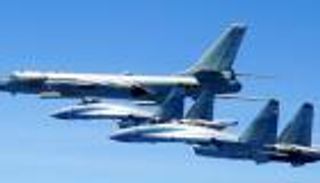 "قعقعة السيوف".. سرب مقاتلات صينية ينتظر بيلوسي بتايوان