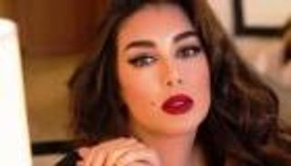 صور ياسمين صبري.. إطلالة صيفية جريئة مع يخت ومجوهرات