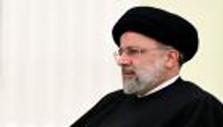 عام على حكم رئيسي بإيران.. اختراقات على أشواك الإخفاقات