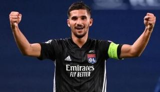 اللاعب حسام عوار